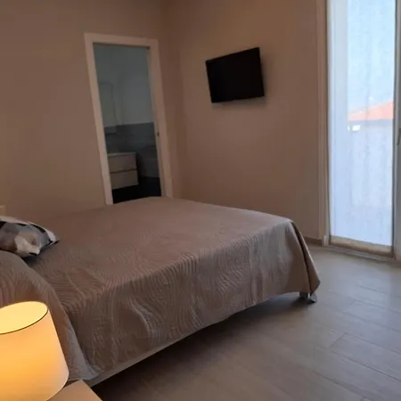 New With Seaview Terrace 8 *