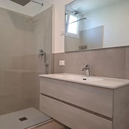New With Seaview Terrace 8 皮特拉利古