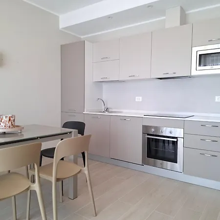 New With Seaview Terrace 8 *