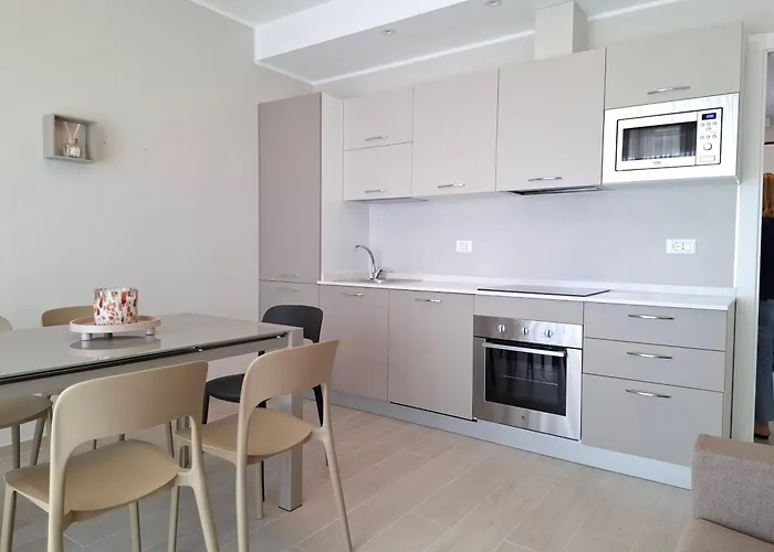 New With Seaview Terrace 8 *