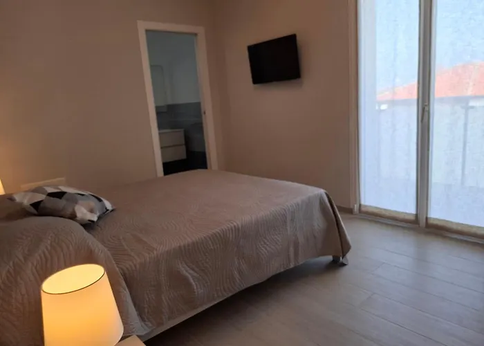 New With Seaview Terrace 8 *